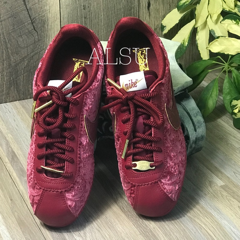 NWT Nike Classic Cortez SE Red Crush W AUTHENTIC - Picture 2 of 7